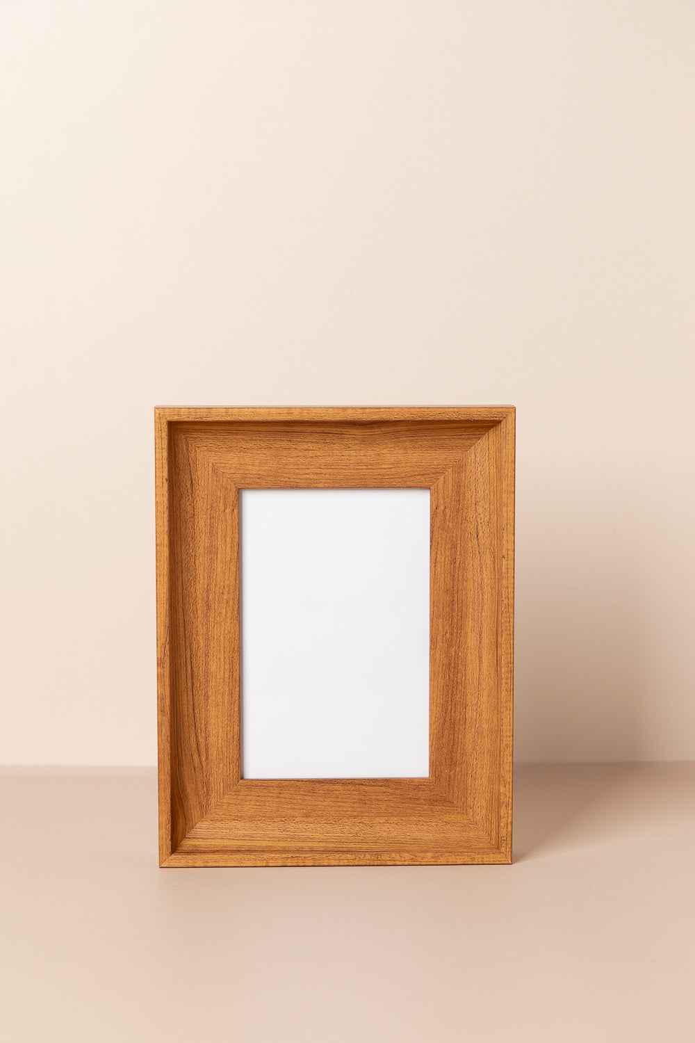 מסגרת לתמונה עץ בהיר