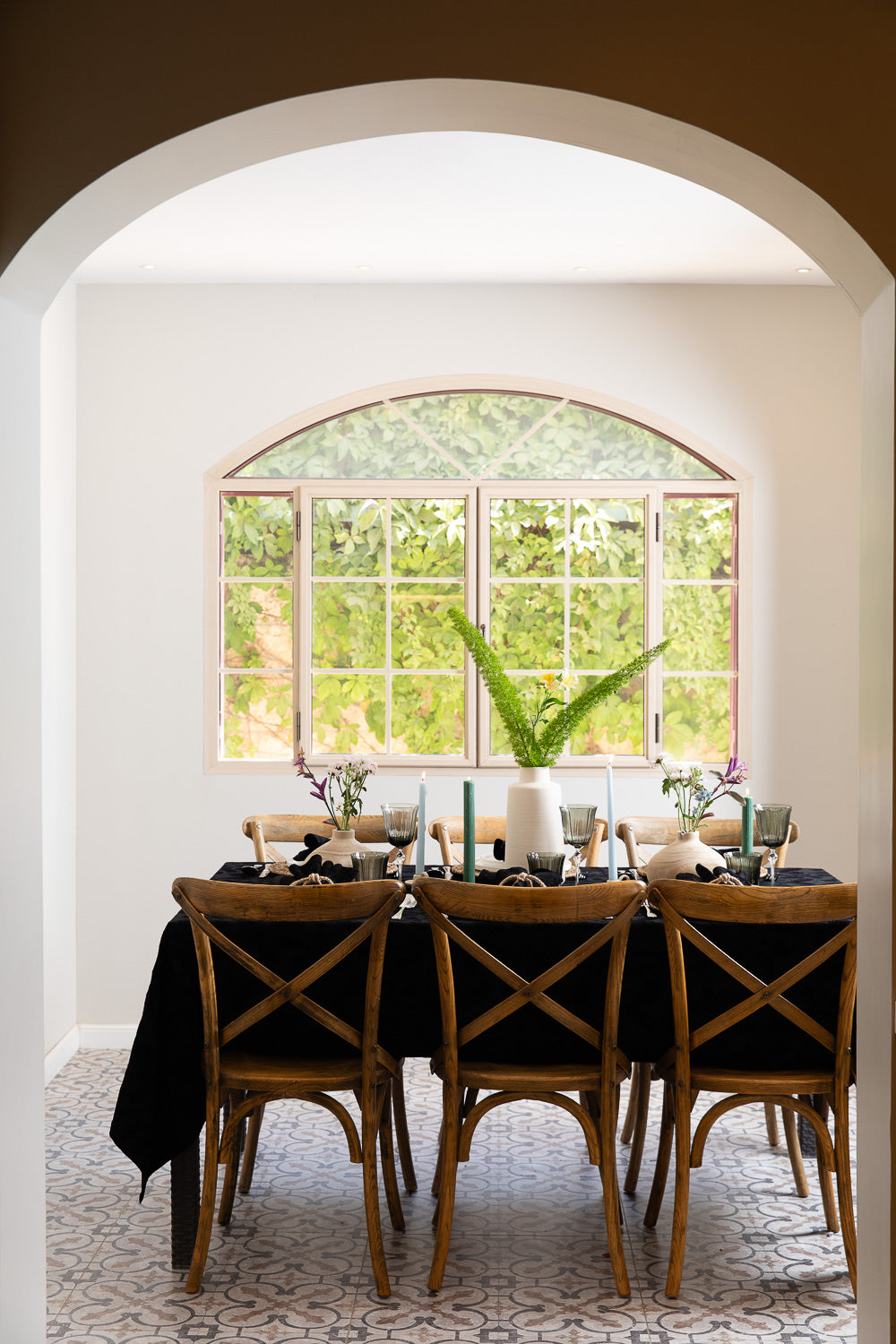 מפה קטיפה שחור מאוייר עגו