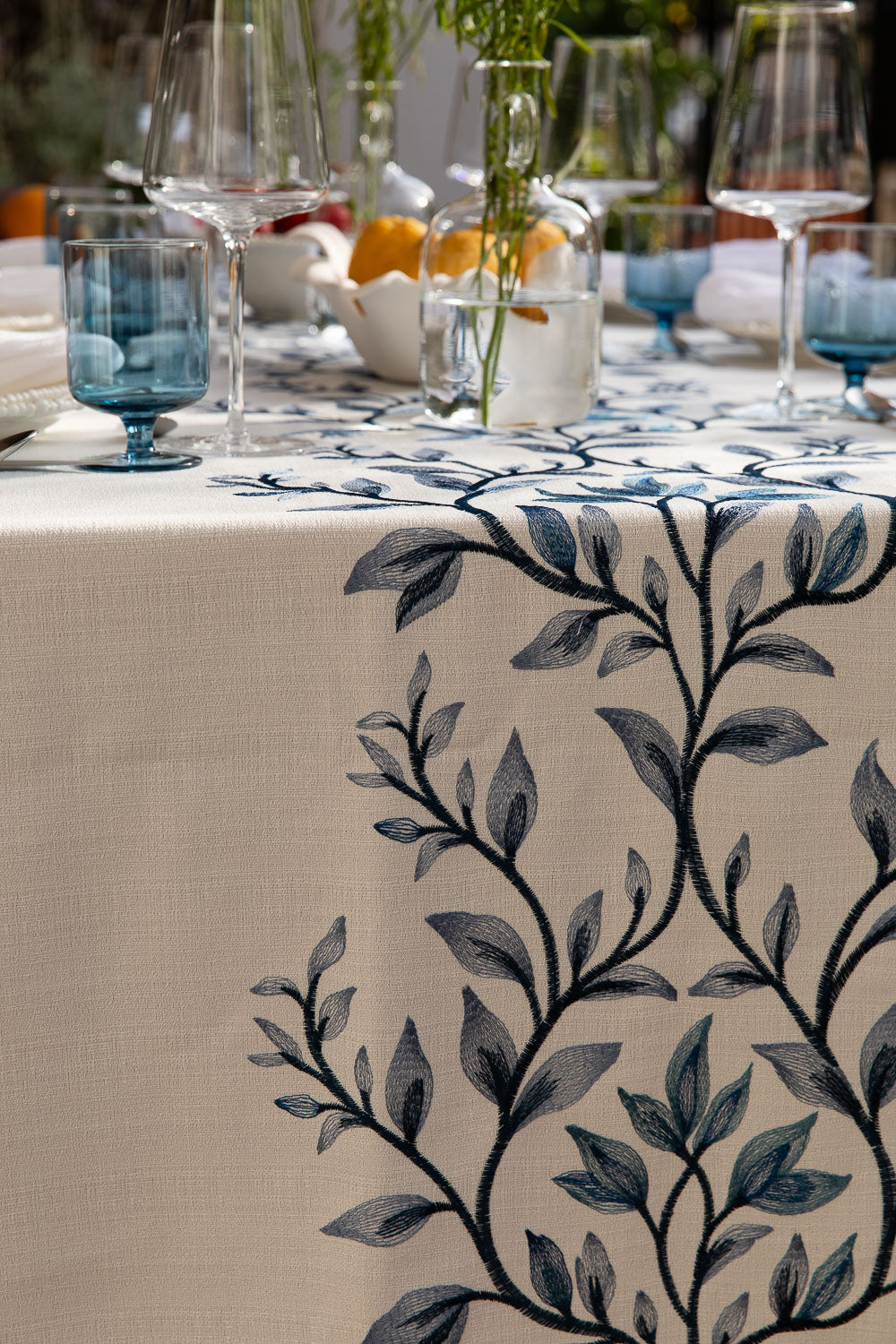 מפה רקמת ראנר עלים כחול עגול