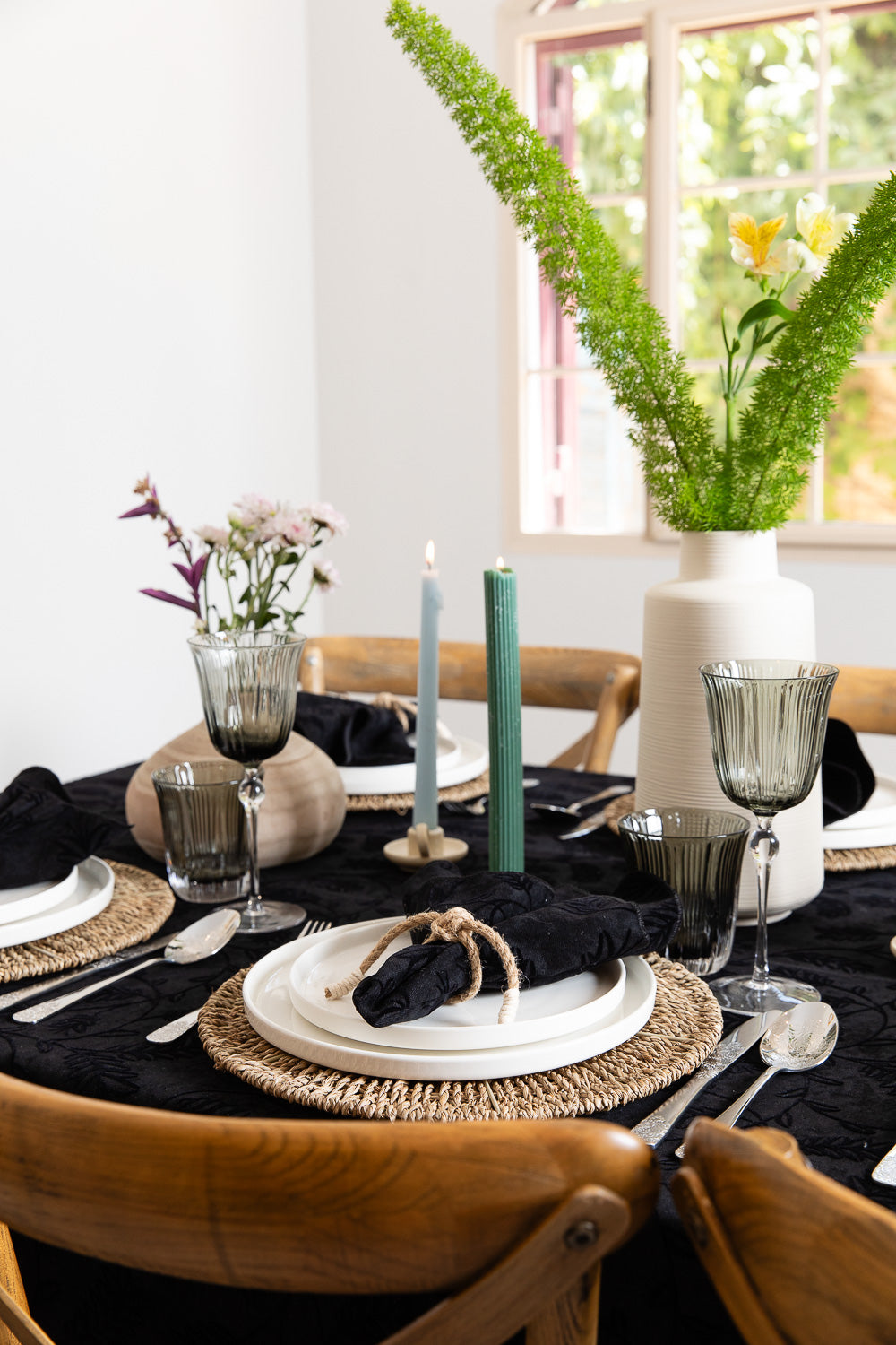 מפה קטיפה שחור מאוייר עגו