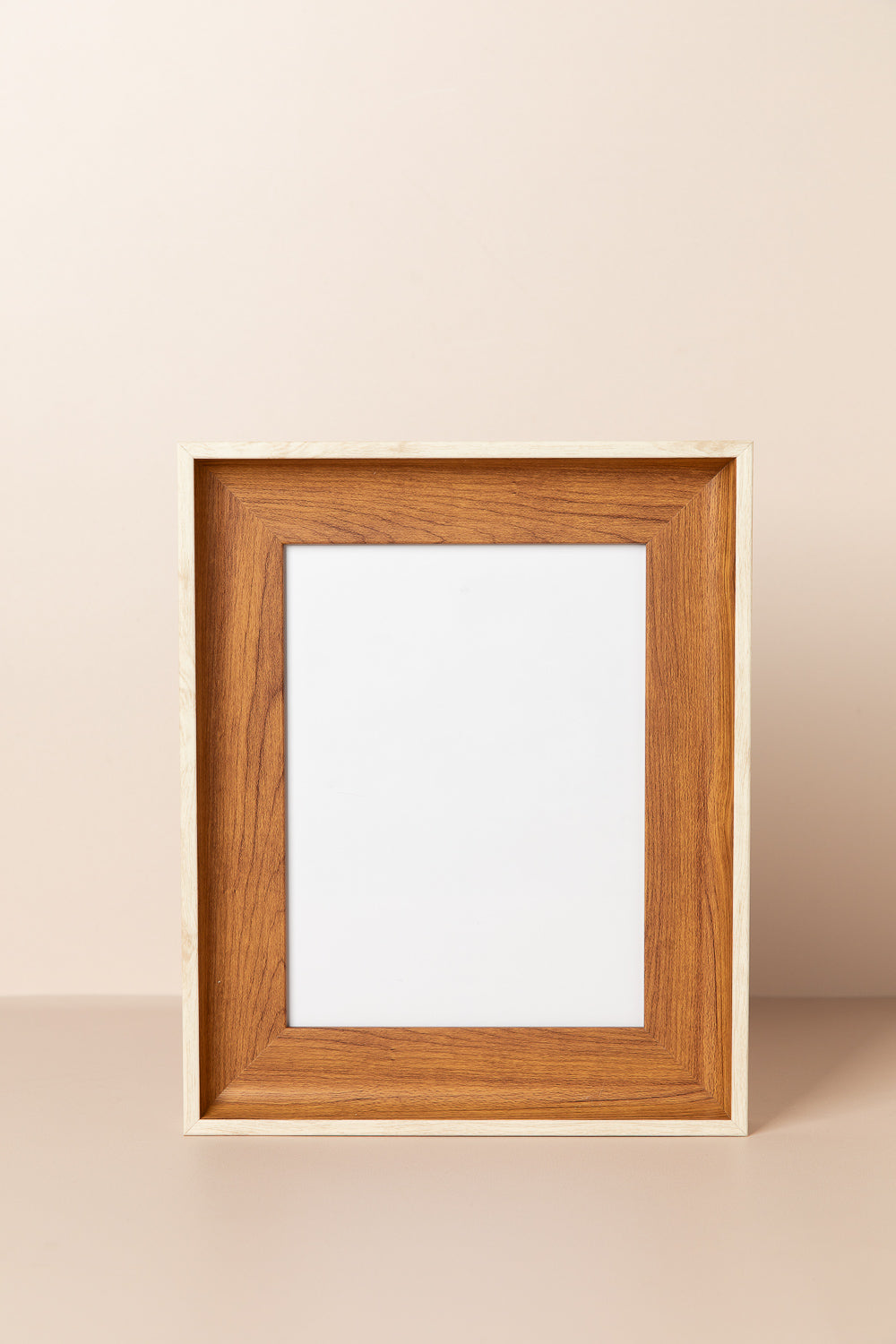 מסגרת עץ עבה לתמונה