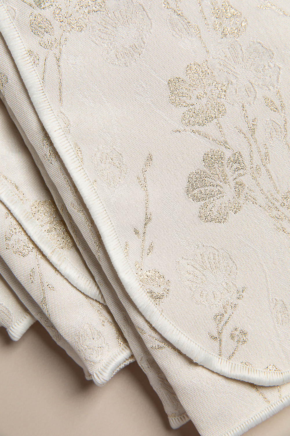 מפית גקארד זהב