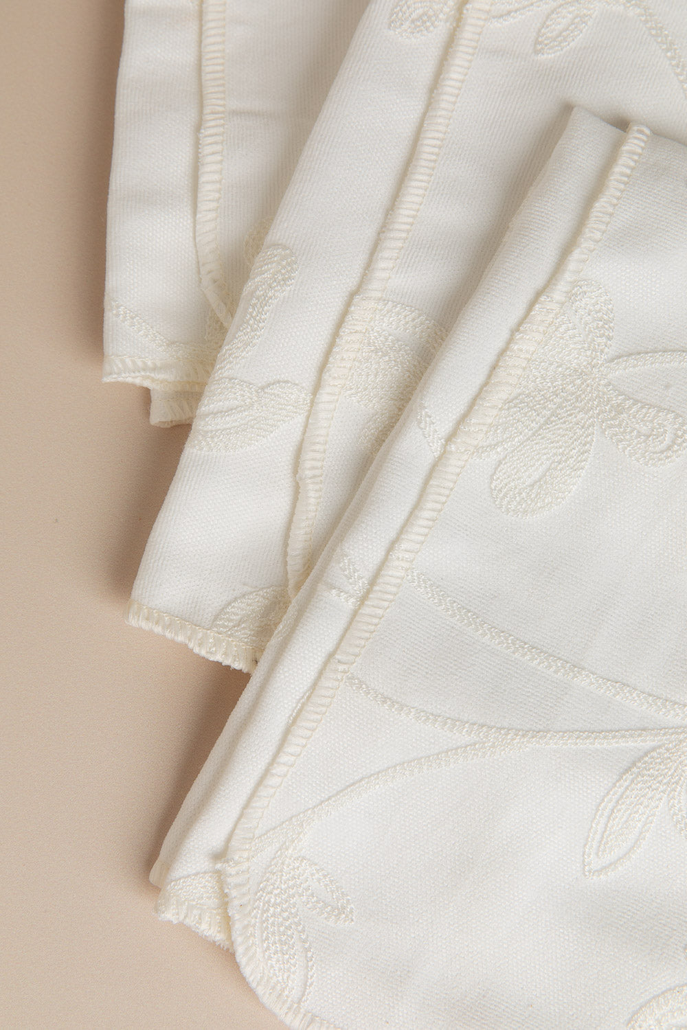 מפית עלים סרוגים פנינה