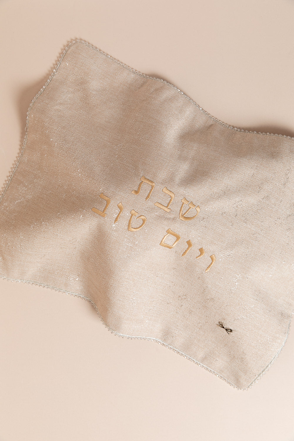 כ. חלה שימר קרם חרוזים