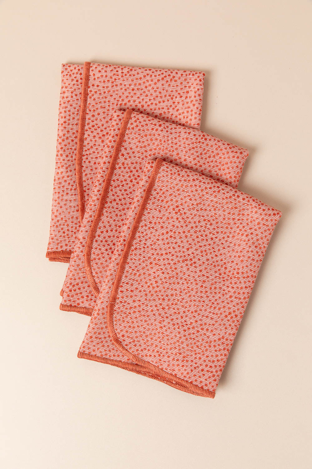 מפית דוטס אפרסק דו"צ