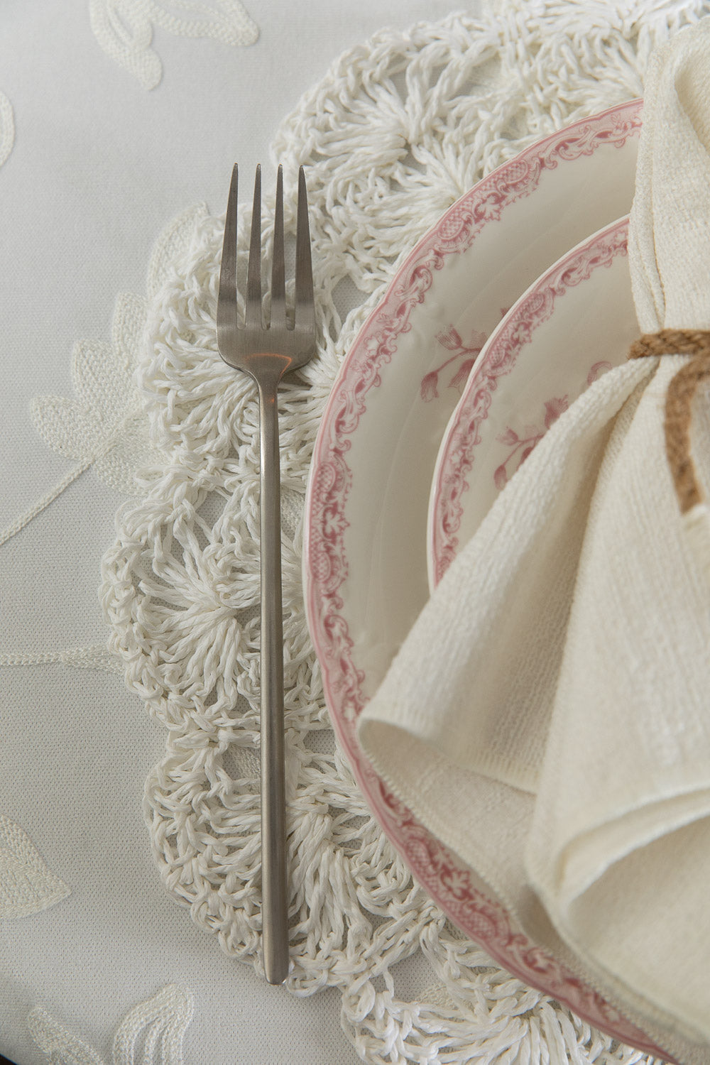 סדרת צלחות פורצלן ורוד