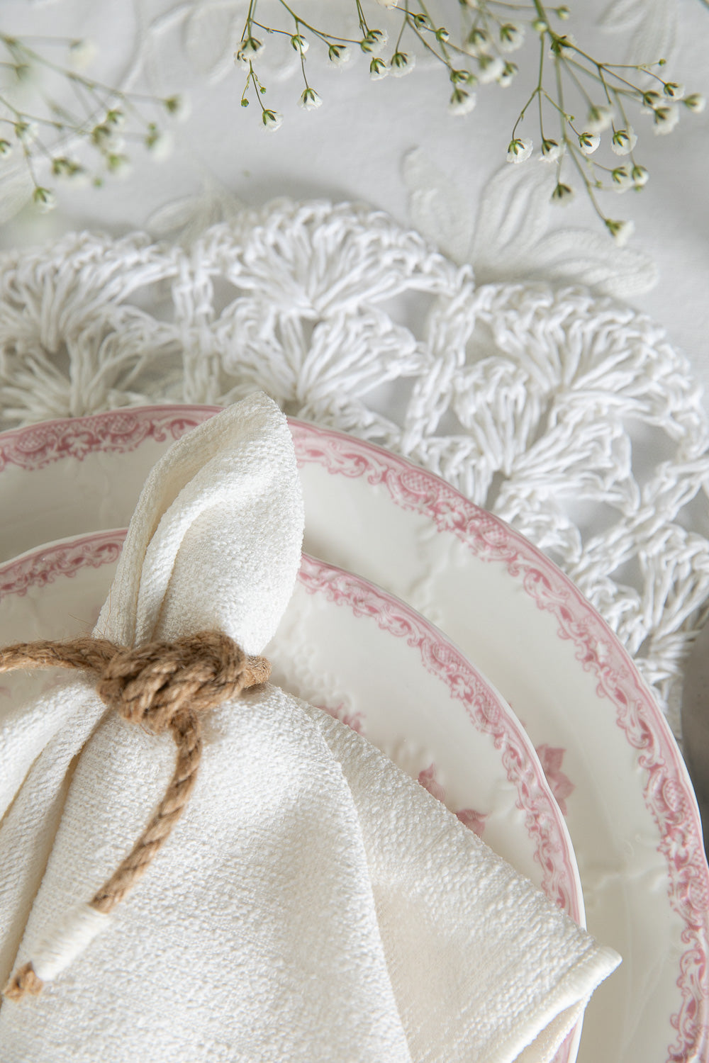 סדרת צלחות פורצלן ורוד