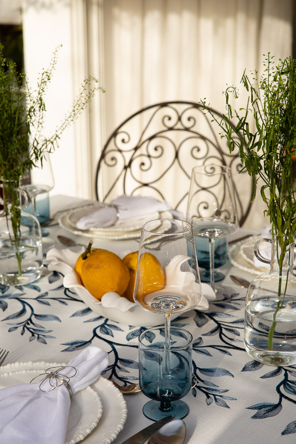 מפה רקמת ראנר עלים כחול מרובע