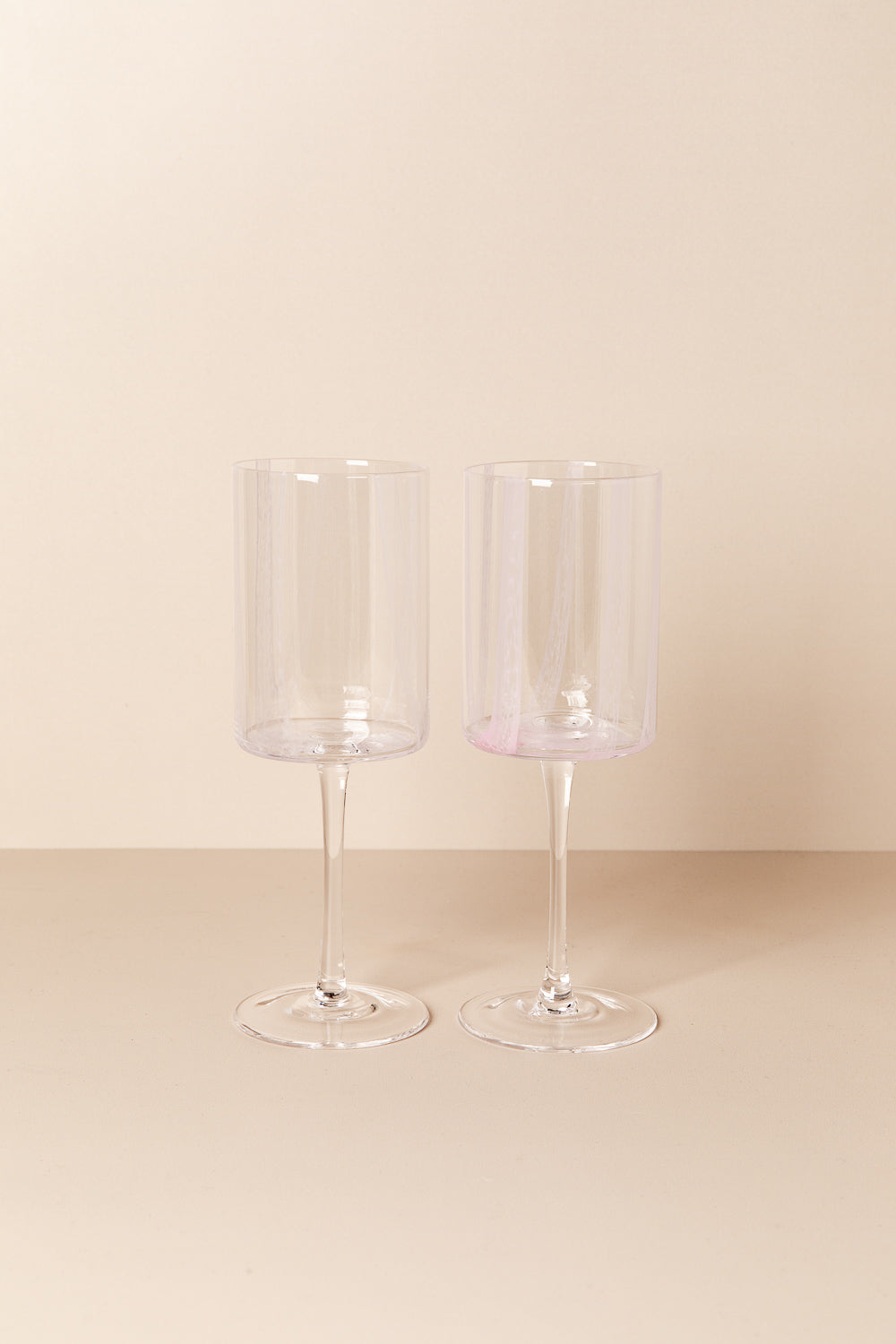 כוס זכוכית ורודה