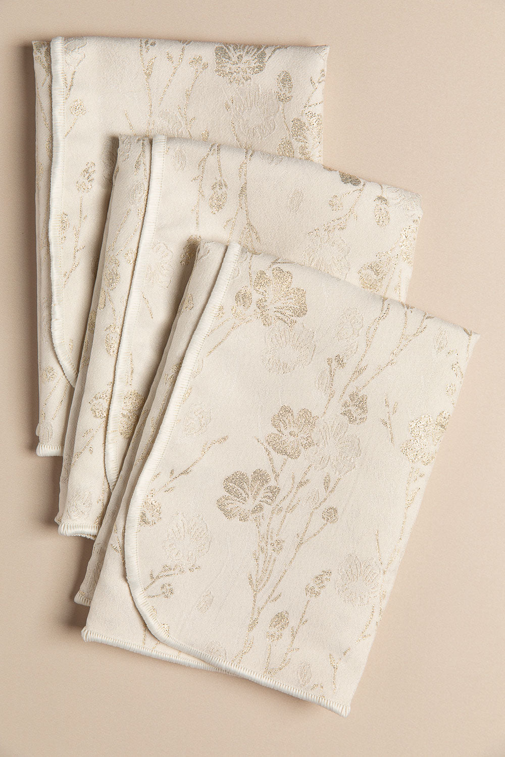 מפית גקארד זהב