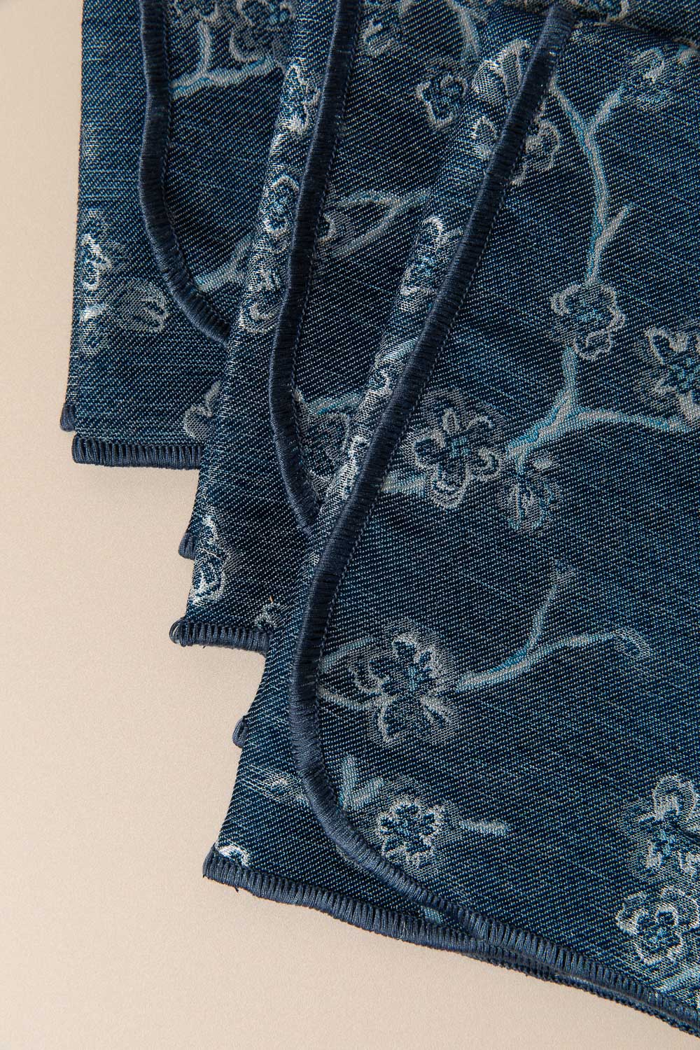 מפית פרחים כחול דו"צ