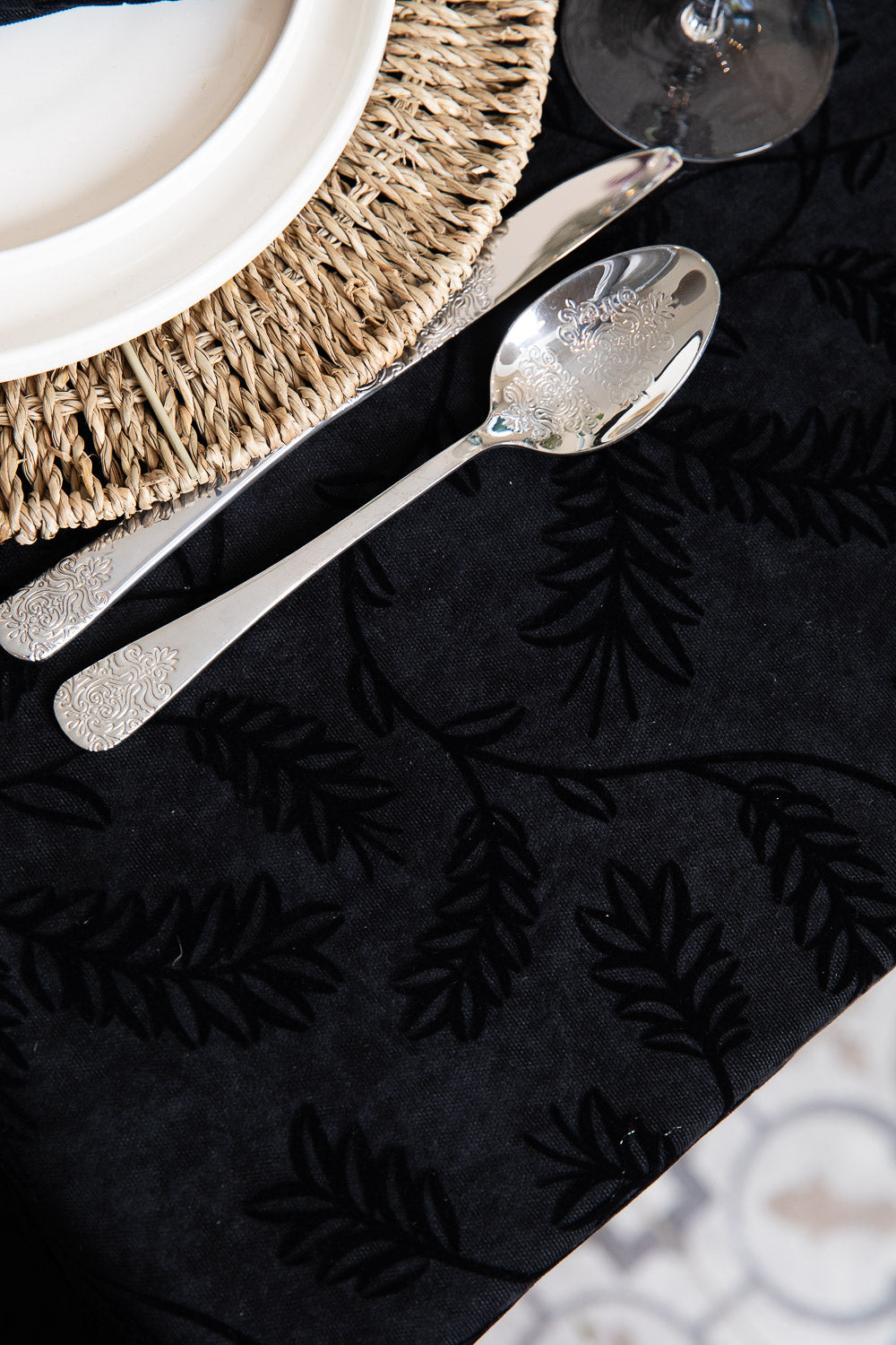 מפה קטיפה שחור מאוייר עגו