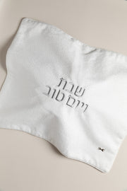 כ. חלה ליה לבן וכיתוב כסף