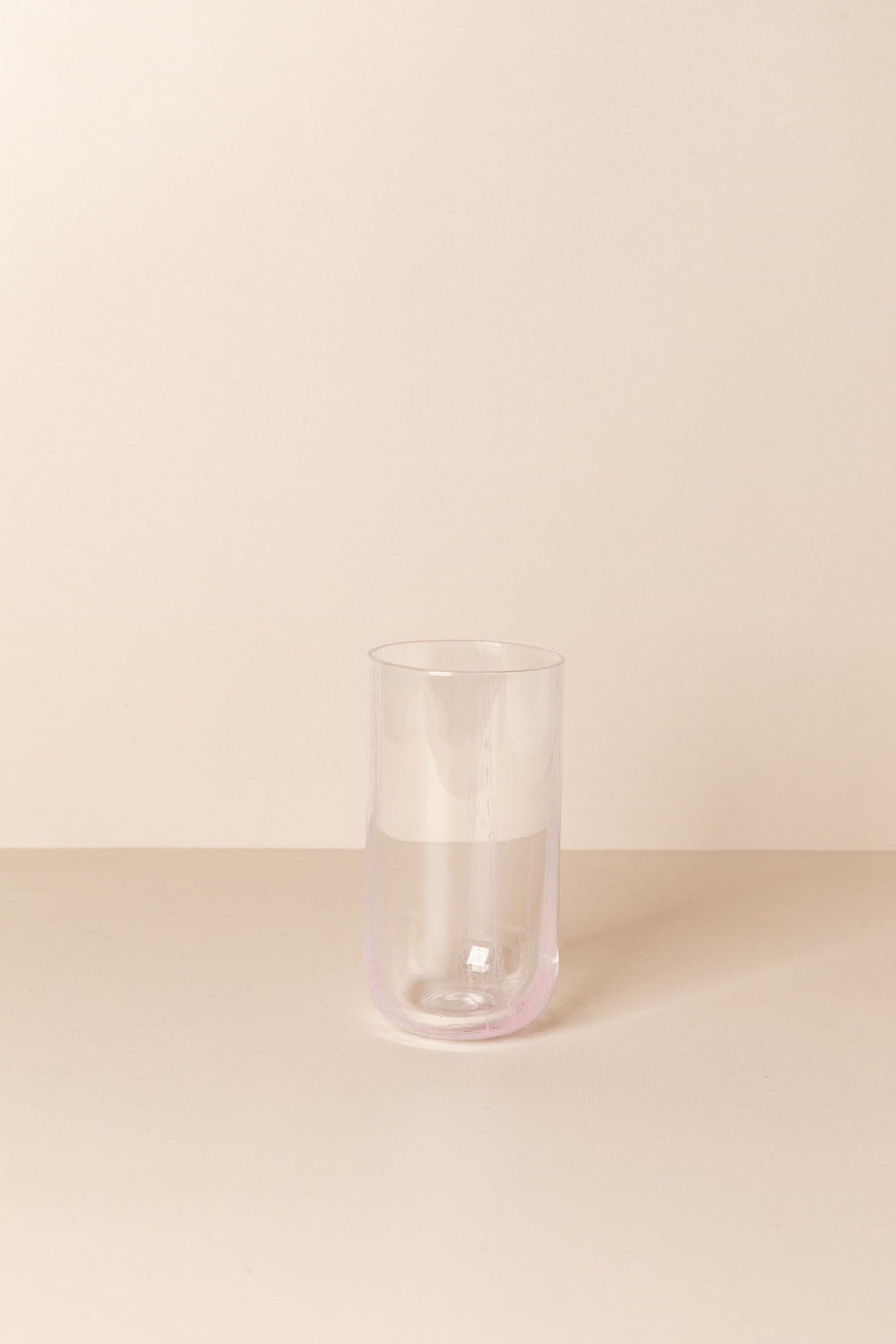 כוס זכוכית ורודה