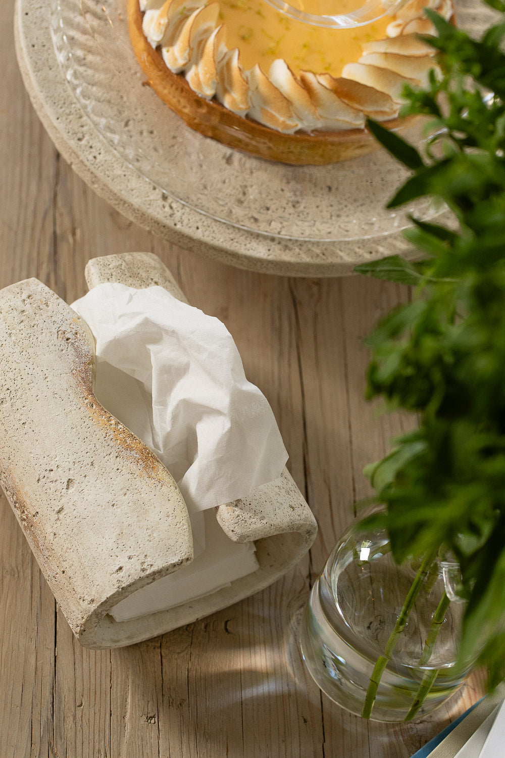 פעמון לעוגה על רגל- שיש וטרוורטין