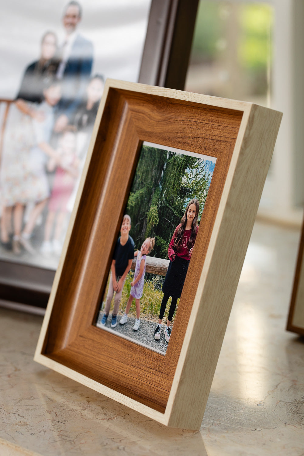 מסגרת עץ עבה לתמונה