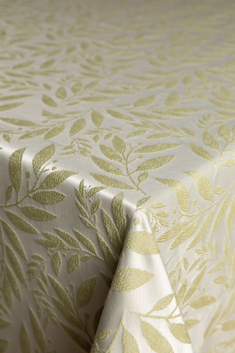 עלים רקומים ירוק