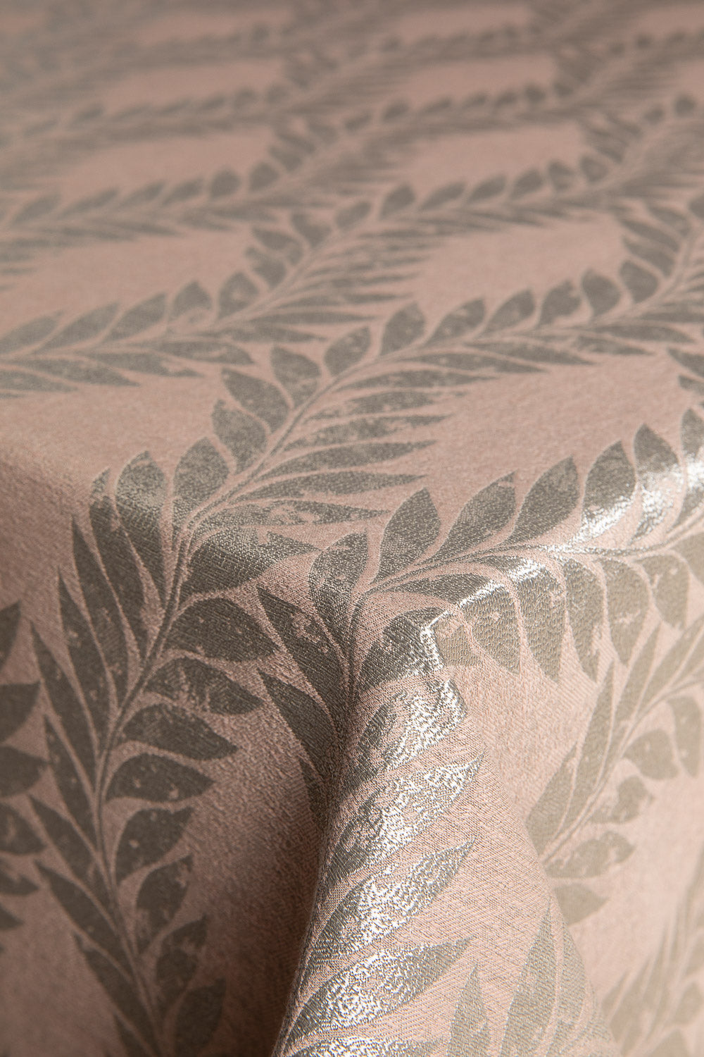 ענפים ורוד כסף